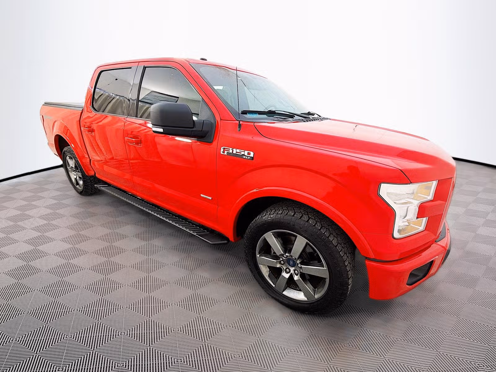 2015 Ford F-150 XLT SuperCrew Upper Image 1