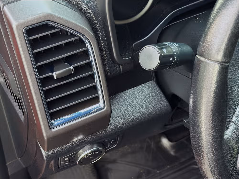 2015 Ford F-150 XLT SuperCrew Image 10