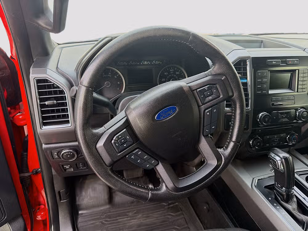 2015 Ford F-150 XLT SuperCrew Image 12