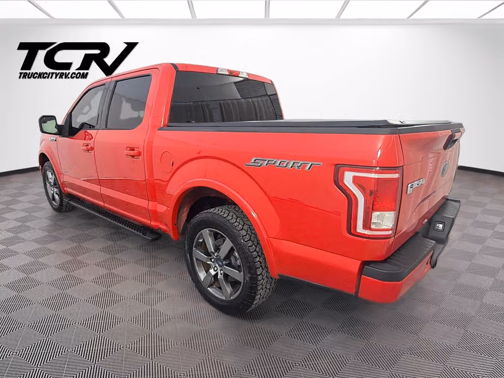 2015 Ford F-150 XLT SuperCrew Image 5