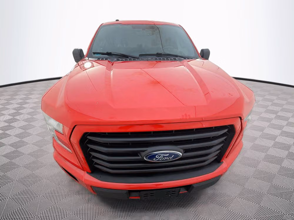 2015 Ford F-150 XLT SuperCrew Image 2