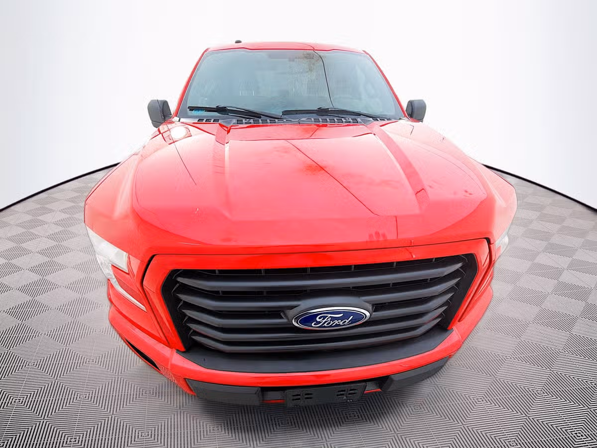 2015 Ford F-150 XLT SuperCrew Image 2
