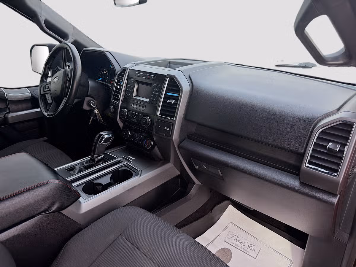 2015 Ford F-150 XLT SuperCrew Image 28