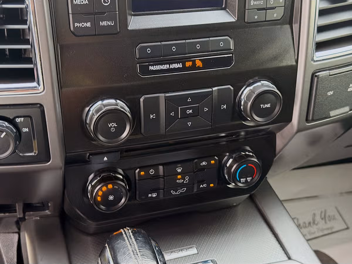 2015 Ford F-150 XLT SuperCrew Image 14