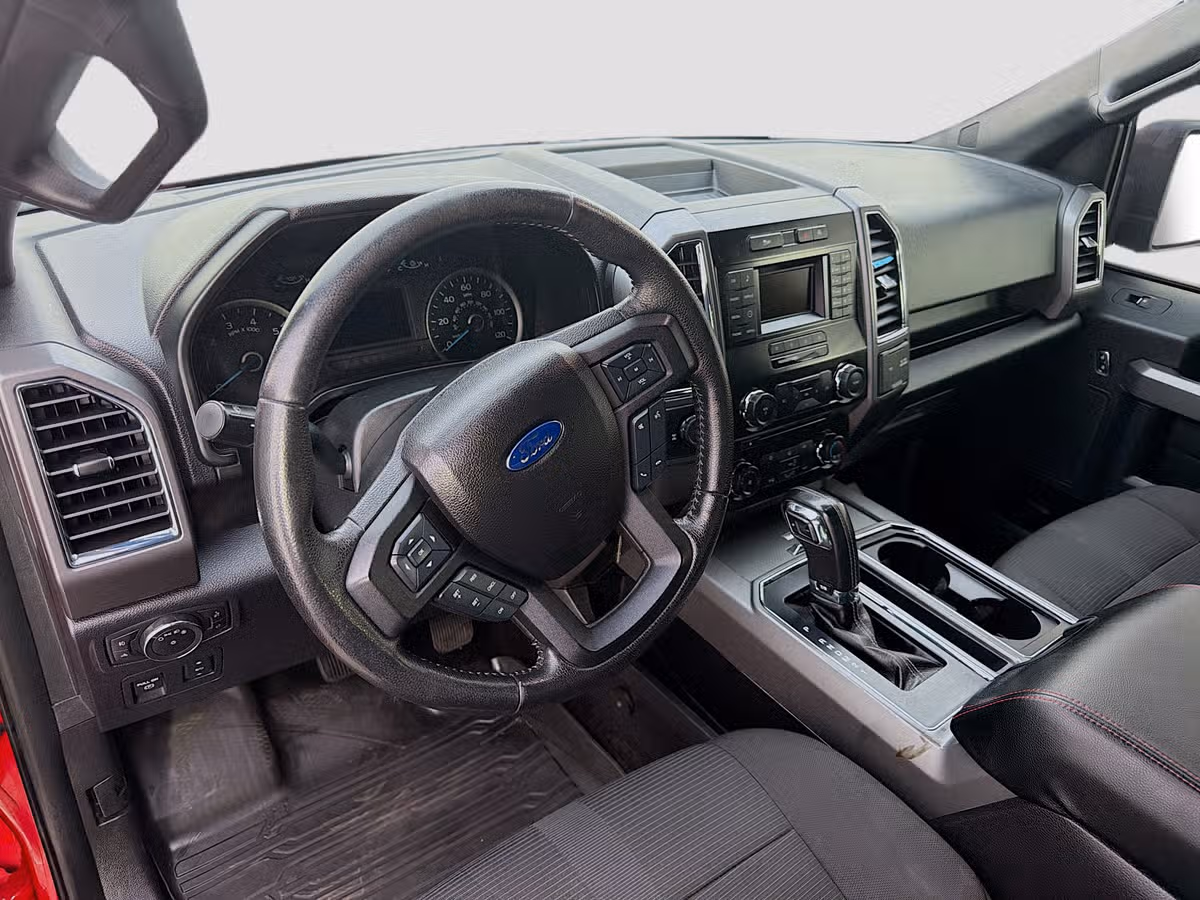 2015 Ford F-150 XLT SuperCrew Image 9