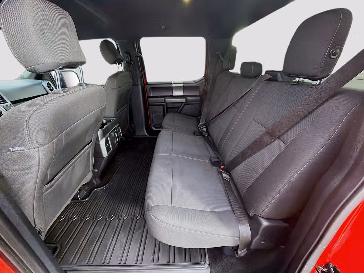 2015 Ford F-150 XLT SuperCrew Image 21