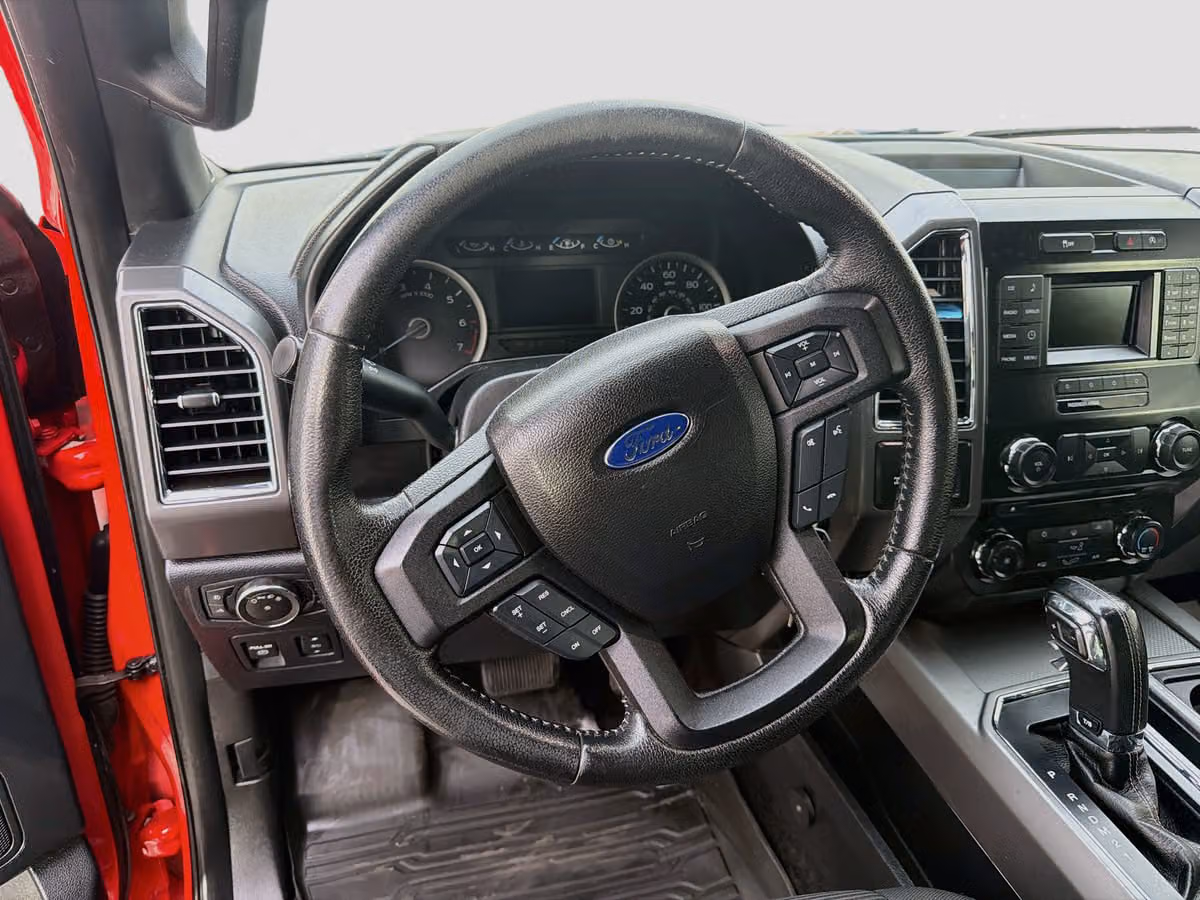 2015 Ford F-150 XLT SuperCrew Image 12