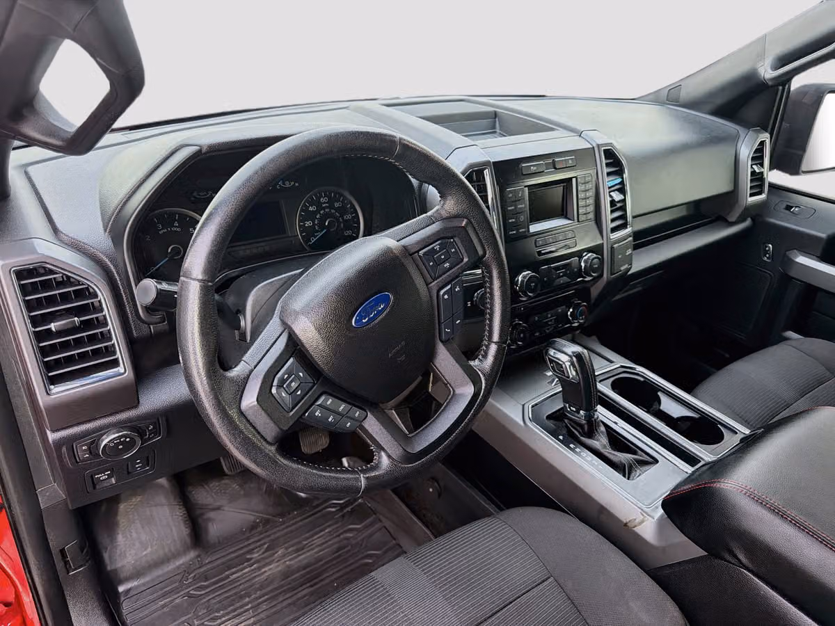 2015 Ford F-150 XLT SuperCrew Image 9