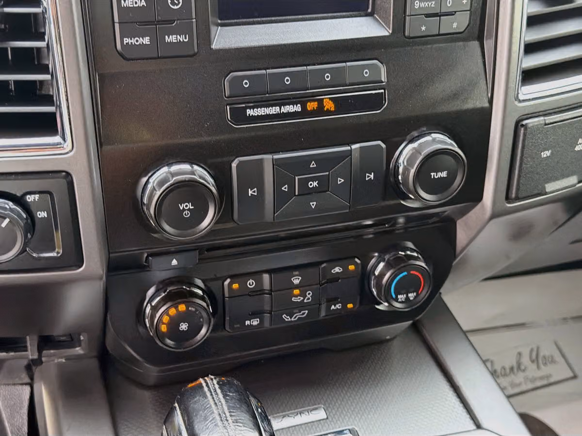 2015 Ford F-150 XLT SuperCrew Image 14