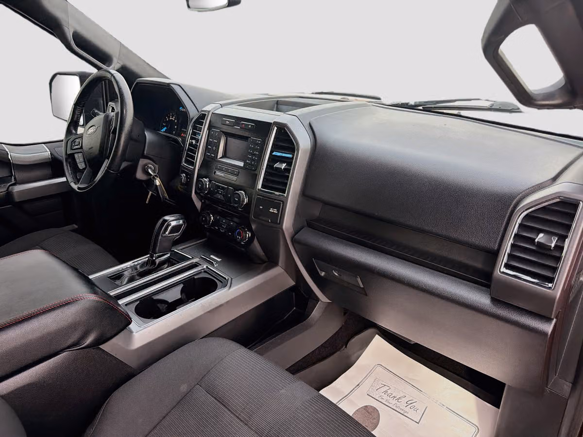 2015 Ford F-150 XLT SuperCrew Image 28