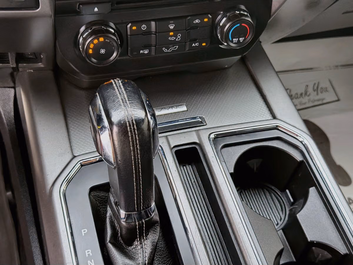 2015 Ford F-150 XLT SuperCrew Image 16