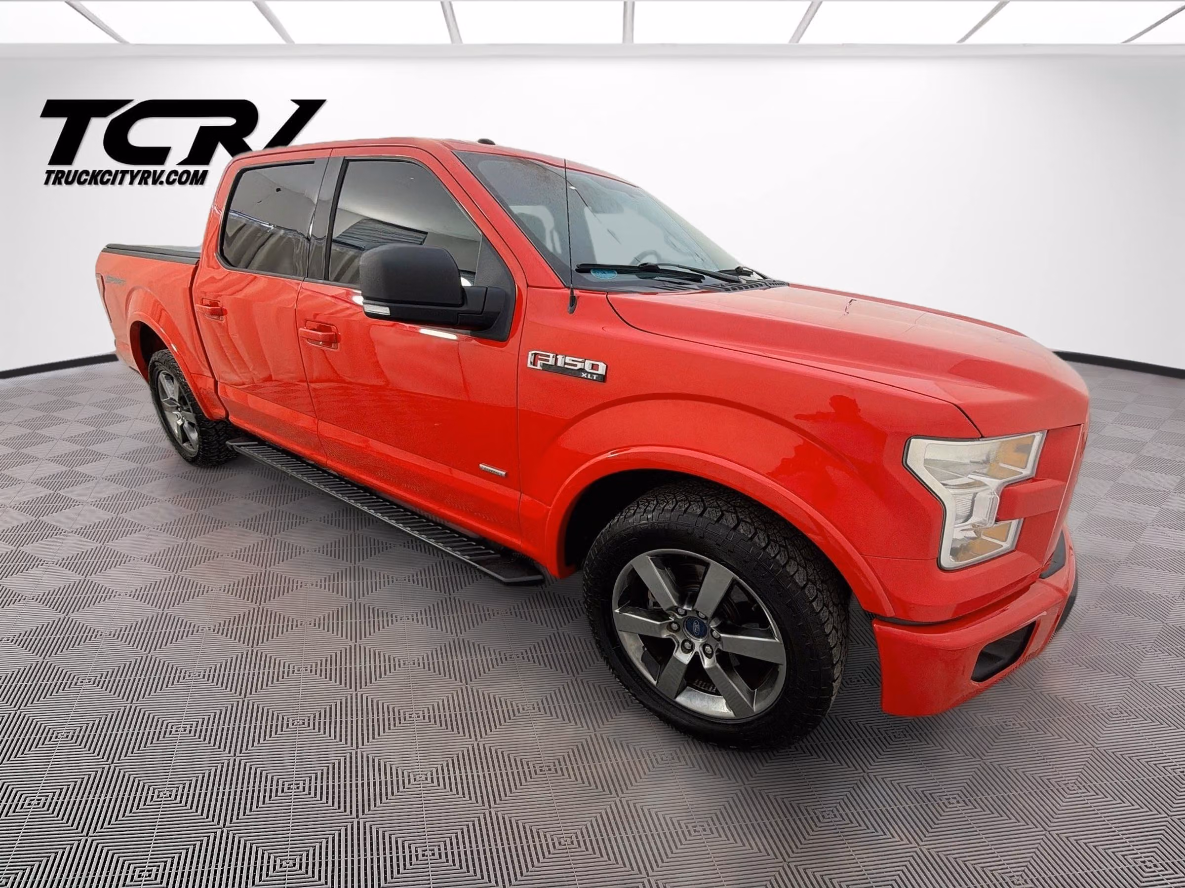2015 Ford F-150 XLT SuperCrew Image 1
