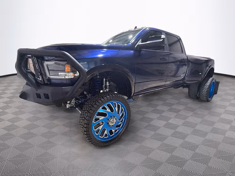2015 Ram 3500 Laramie Crew Cab Image 3