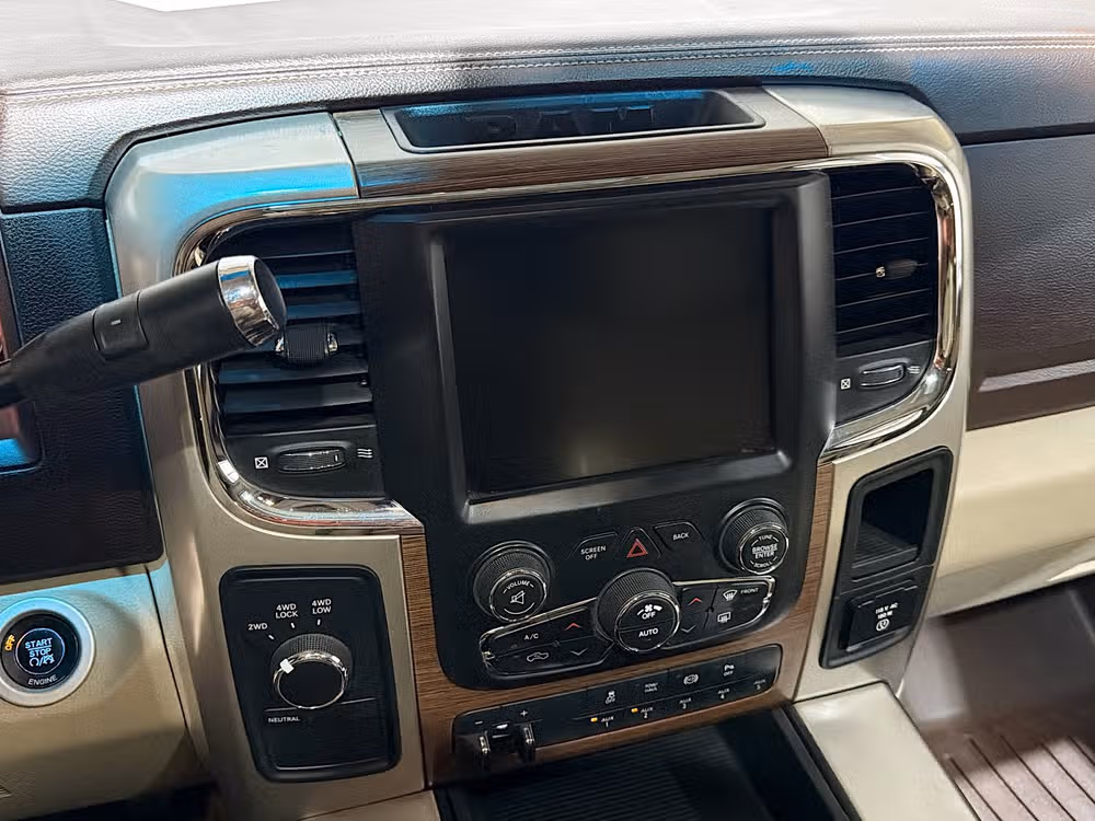 2015 Ram 3500 Laramie Crew Cab Image 16
