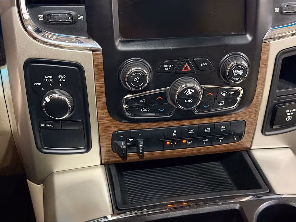 2015 Ram 3500 Laramie Crew Cab Image 17