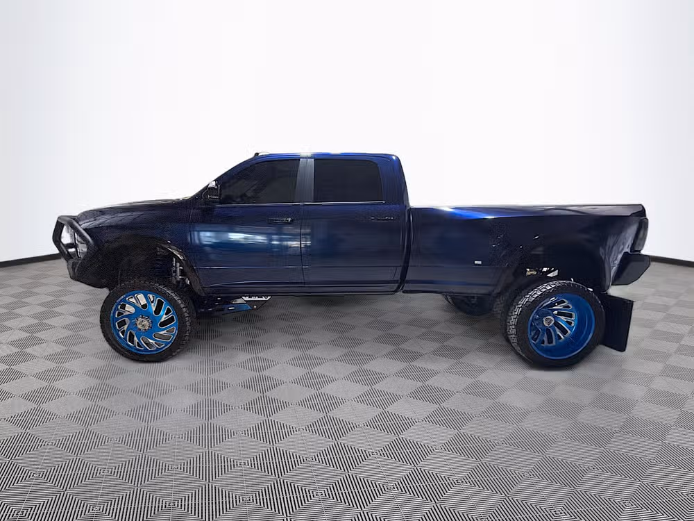 2015 Ram 3500 Laramie Crew Cab Image 4