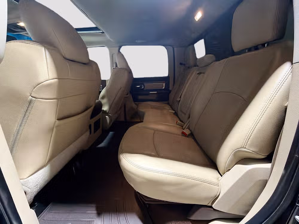 2015 Ram 3500 Laramie Crew Cab Image 24