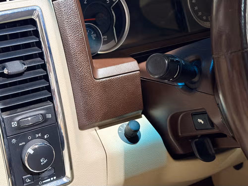2015 Ram 3500 Laramie Crew Cab Image 10
