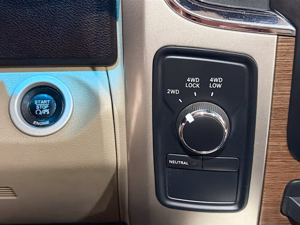 2015 Ram 3500 Laramie Crew Cab Image 19