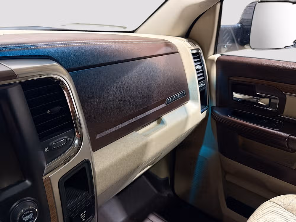 2015 Ram 3500 Laramie Crew Cab Image 23