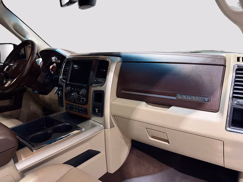 2015 Ram 3500 Laramie Crew Cab Image 32