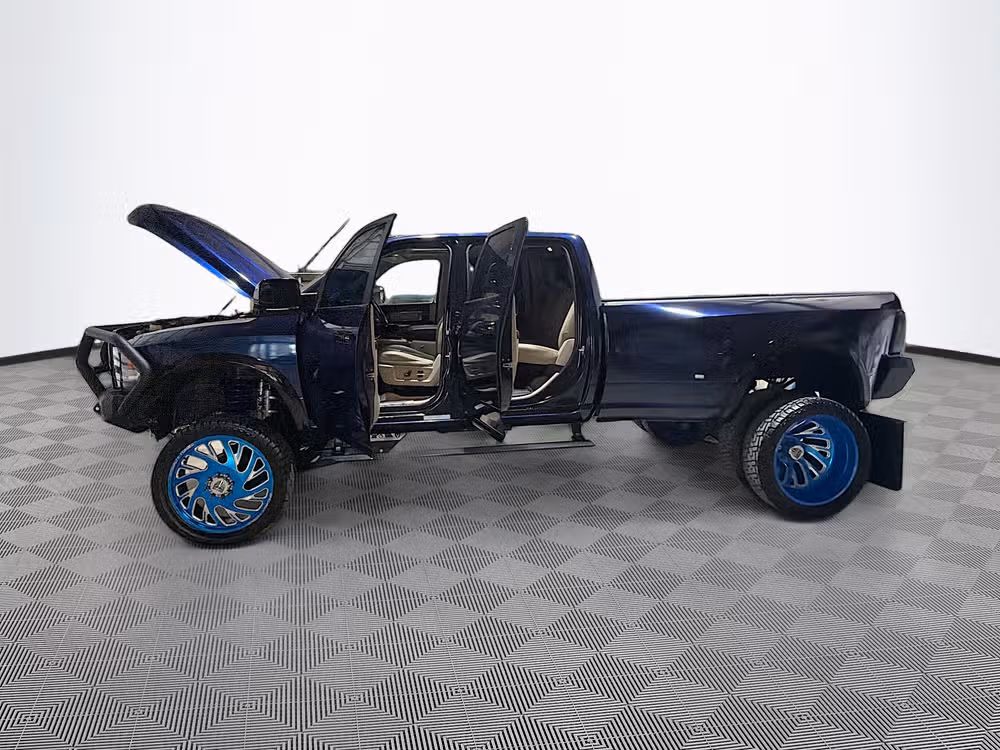 2015 Ram 3500 Laramie Crew Cab Image 36