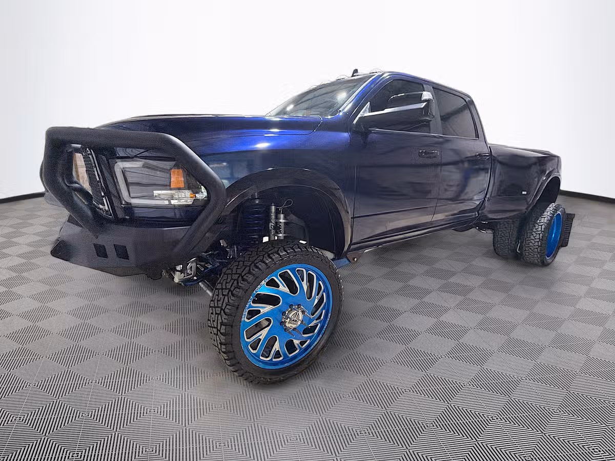 2015 Ram 3500 Laramie Crew Cab Image 3