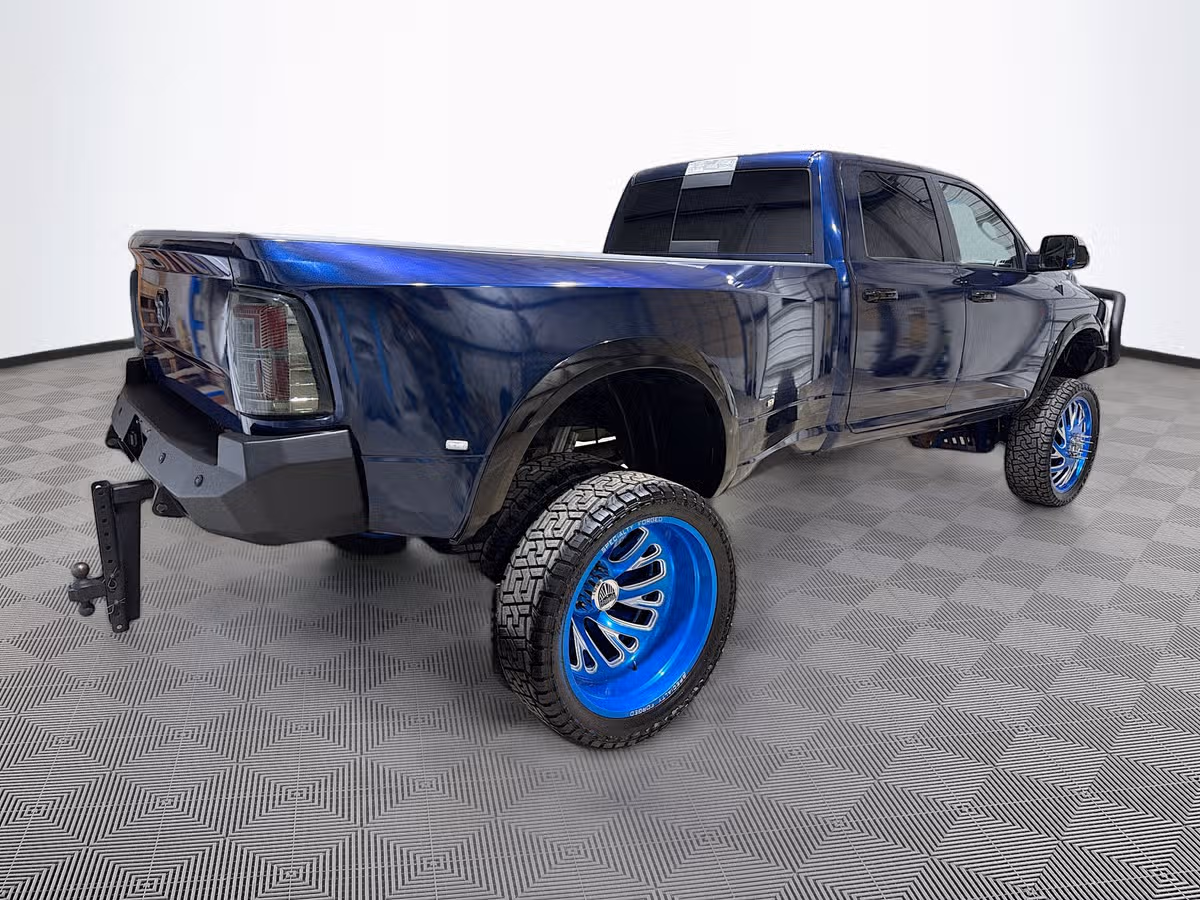 2015 Ram 3500 Laramie Crew Cab Image 7