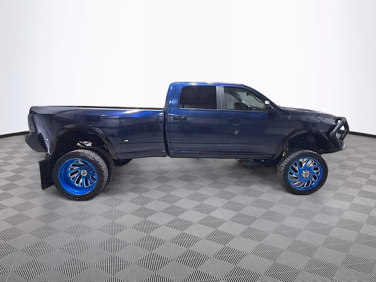 2015 Ram 3500 Laramie Crew Cab Image 8