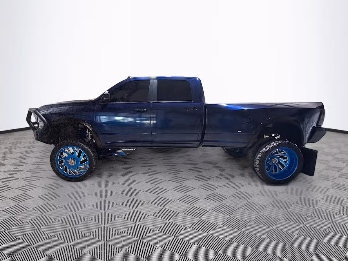 2015 Ram 3500 Laramie Crew Cab Image 4