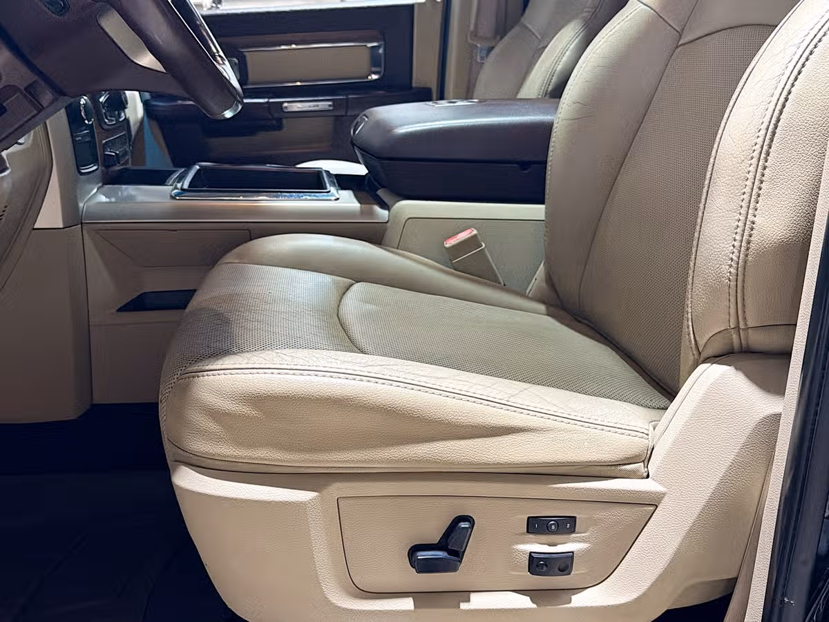 2015 Ram 3500 Laramie Crew Cab Image 22