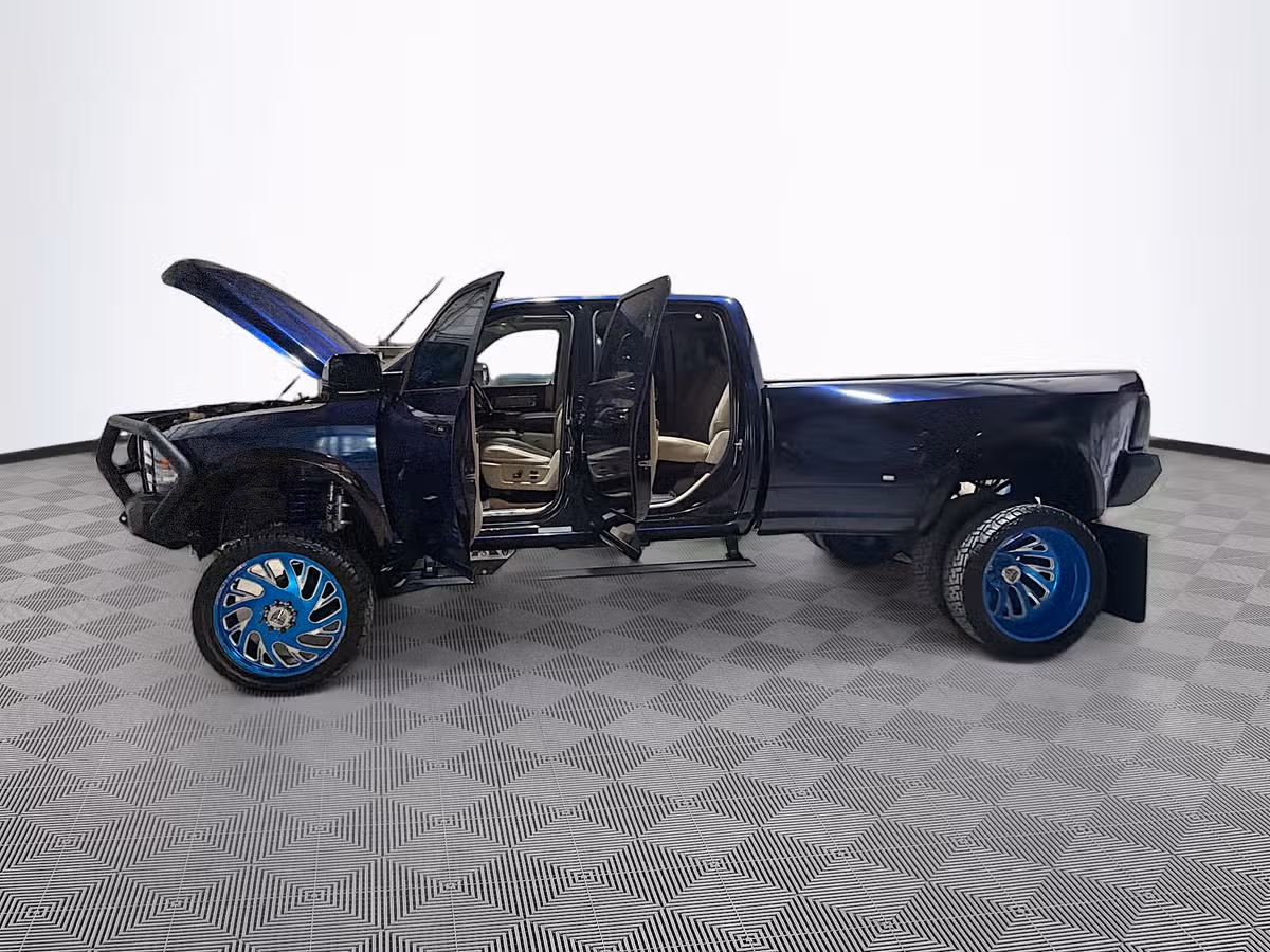 2015 Ram 3500 Laramie Crew Cab Image 36