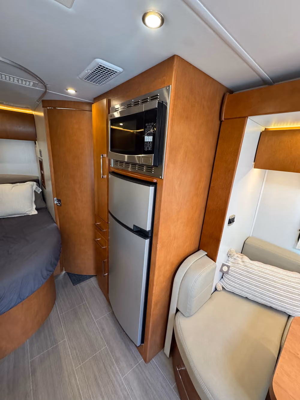2019 Leisure Travel Vans Unity Class B Diesel Image 11