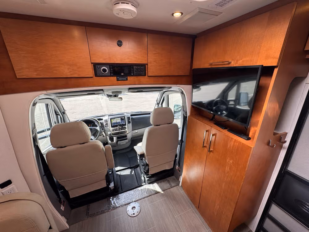 2019 Leisure Travel Vans Unity Class B Diesel Image 18