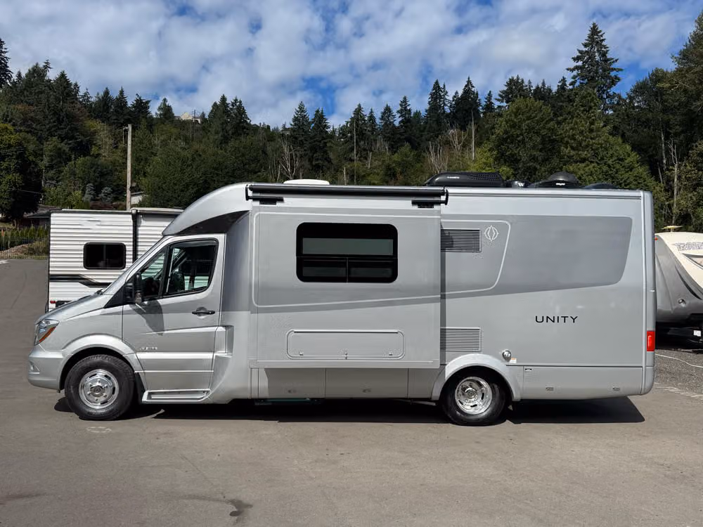 2019 Leisure Travel Vans Unity Class B Diesel Image 8