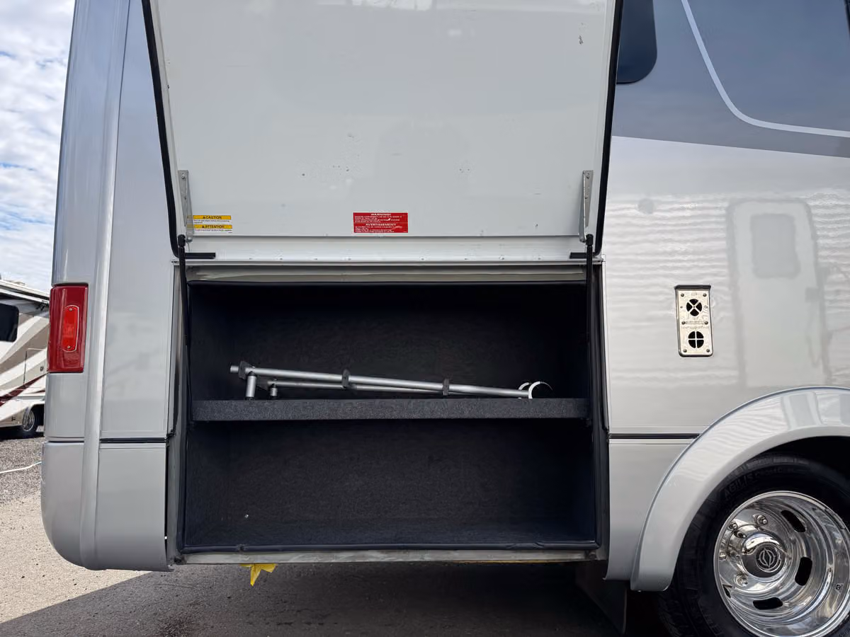 2019 Leisure Travel Vans Unity Class B Diesel Image 32