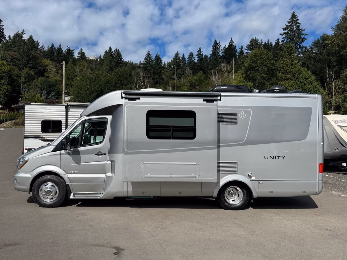 2019 Leisure Travel Vans Unity Class B Diesel Image 8