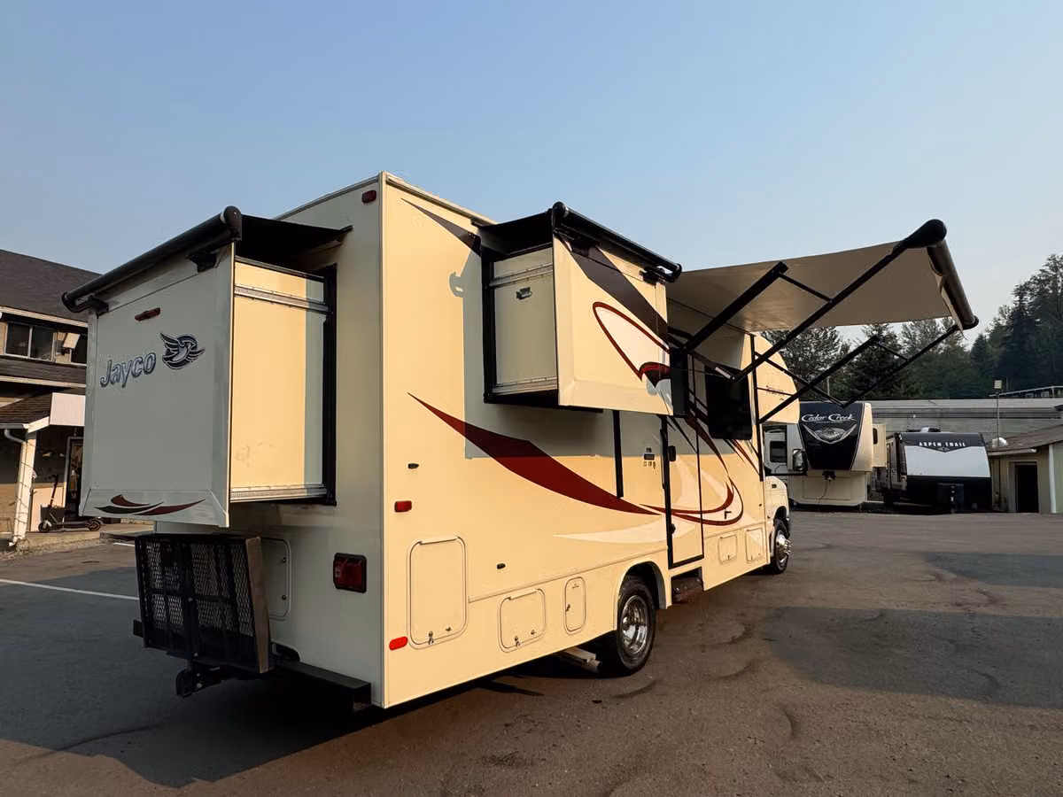 2016 Jayco Redhawk Image 3