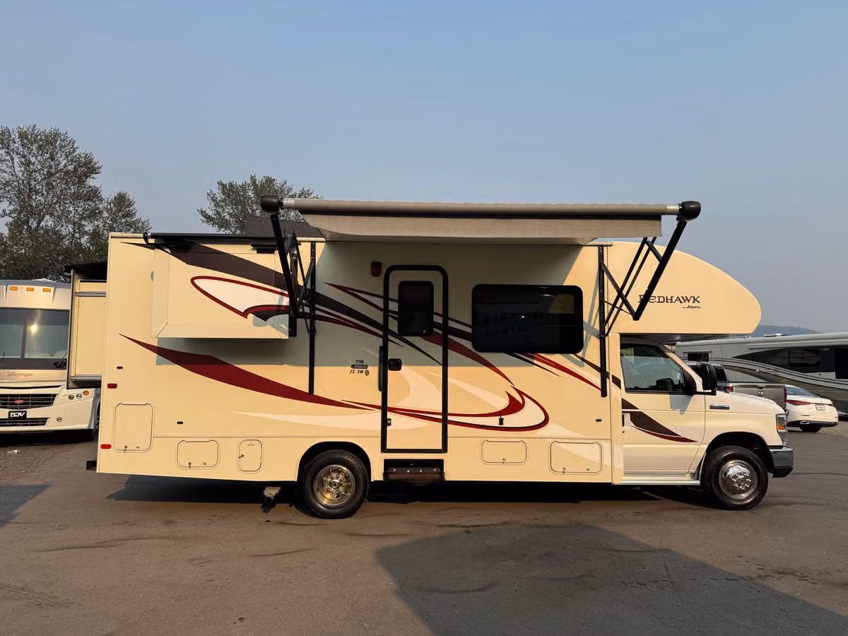 2016 Jayco Redhawk Image 2