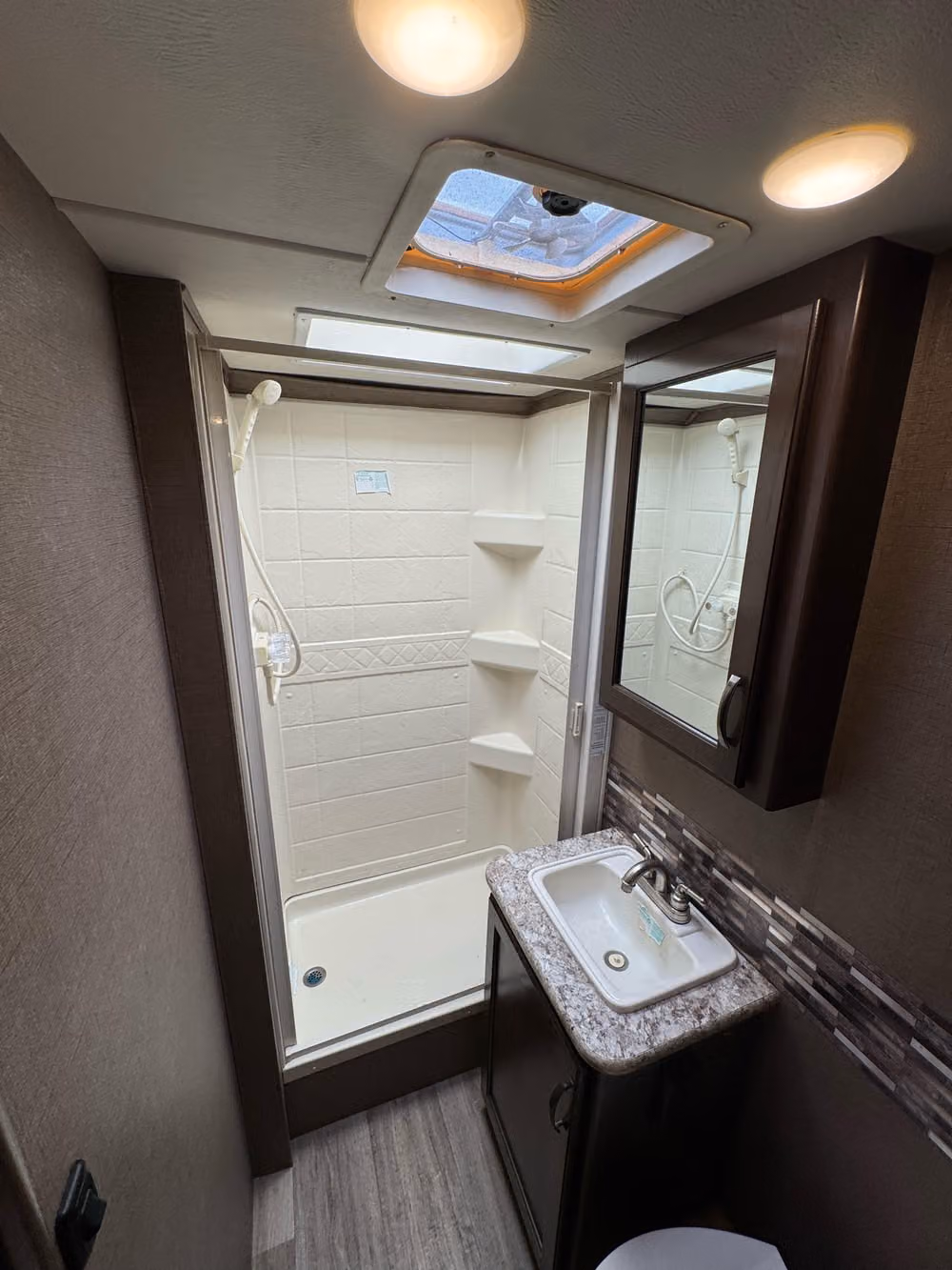2016 Thor Freedom Elite 24FT Motorhome Image 17