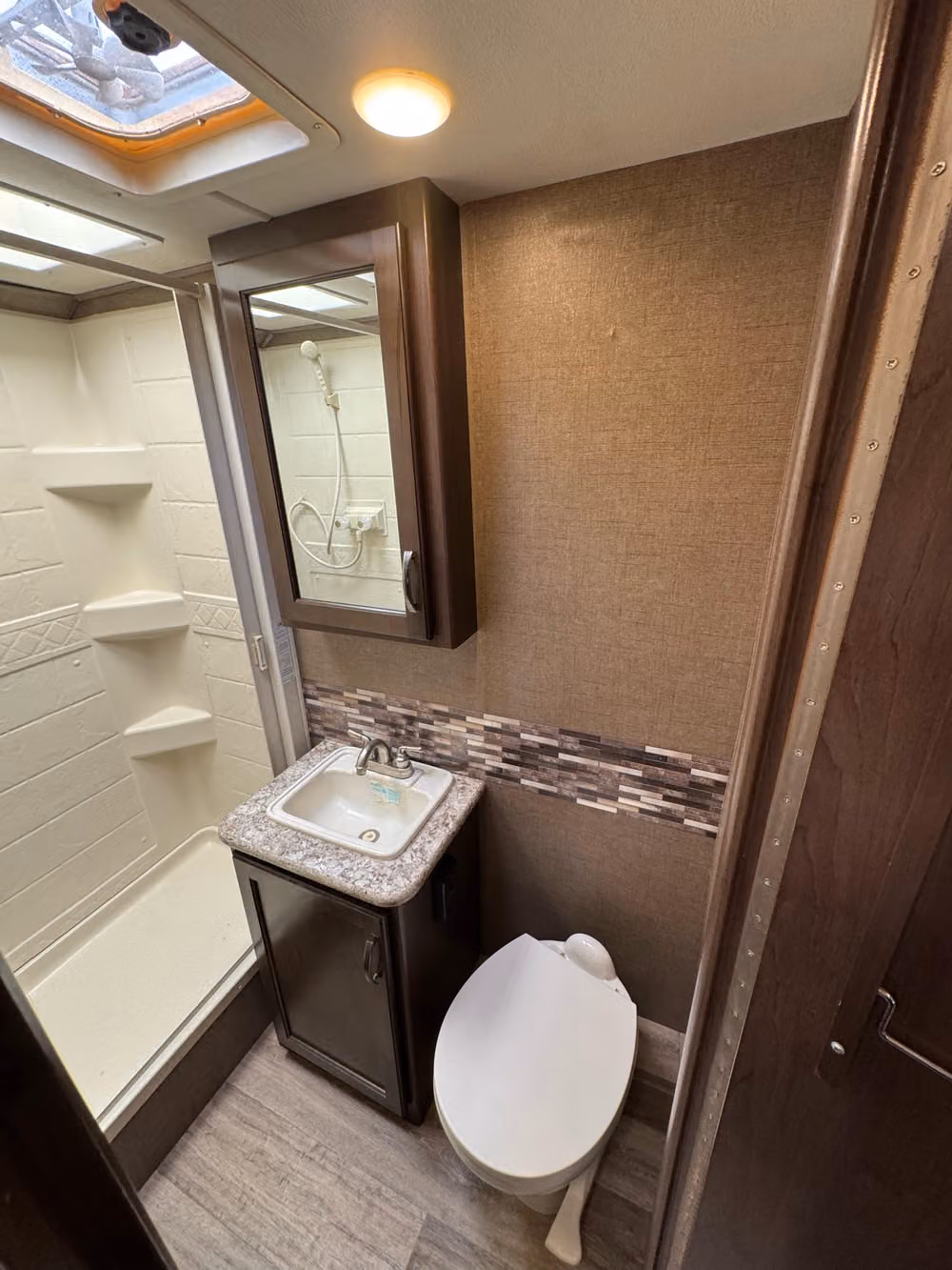 2016 Thor Freedom Elite 24FT Motorhome Image 18