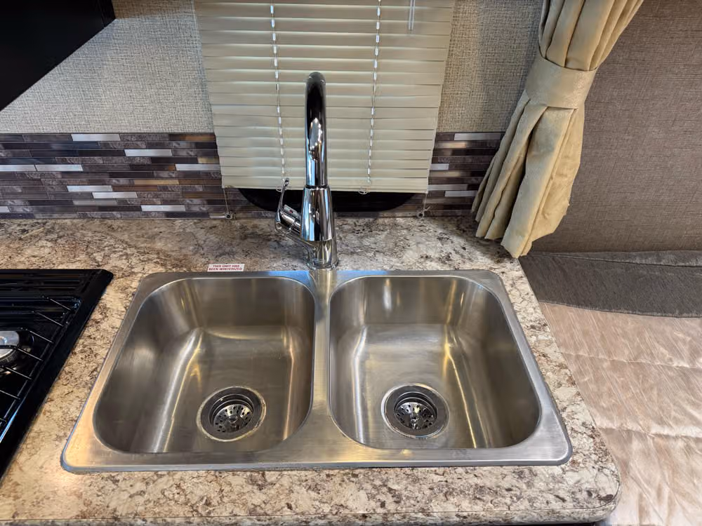 2016 Thor Freedom Elite 24FT Motorhome Image 21