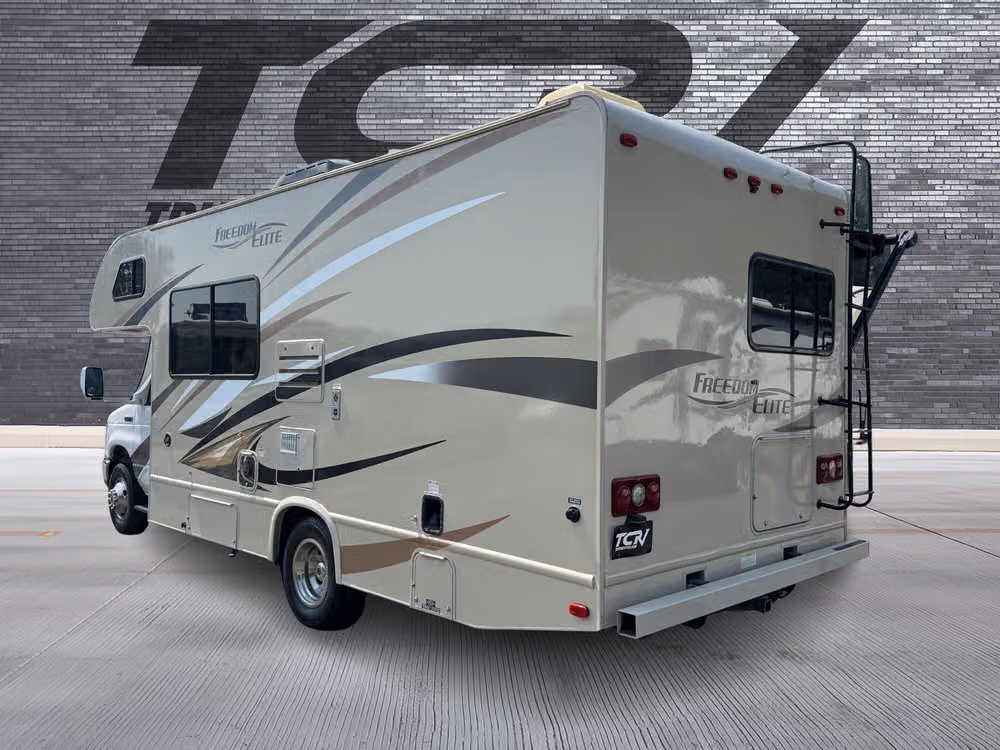 2016 Thor Freedom Elite 24FT Motorhome Image 9