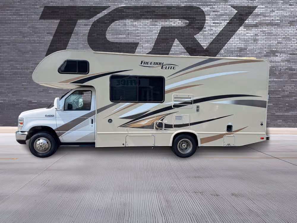 2016 Thor Freedom Elite 24FT Motorhome Image 8