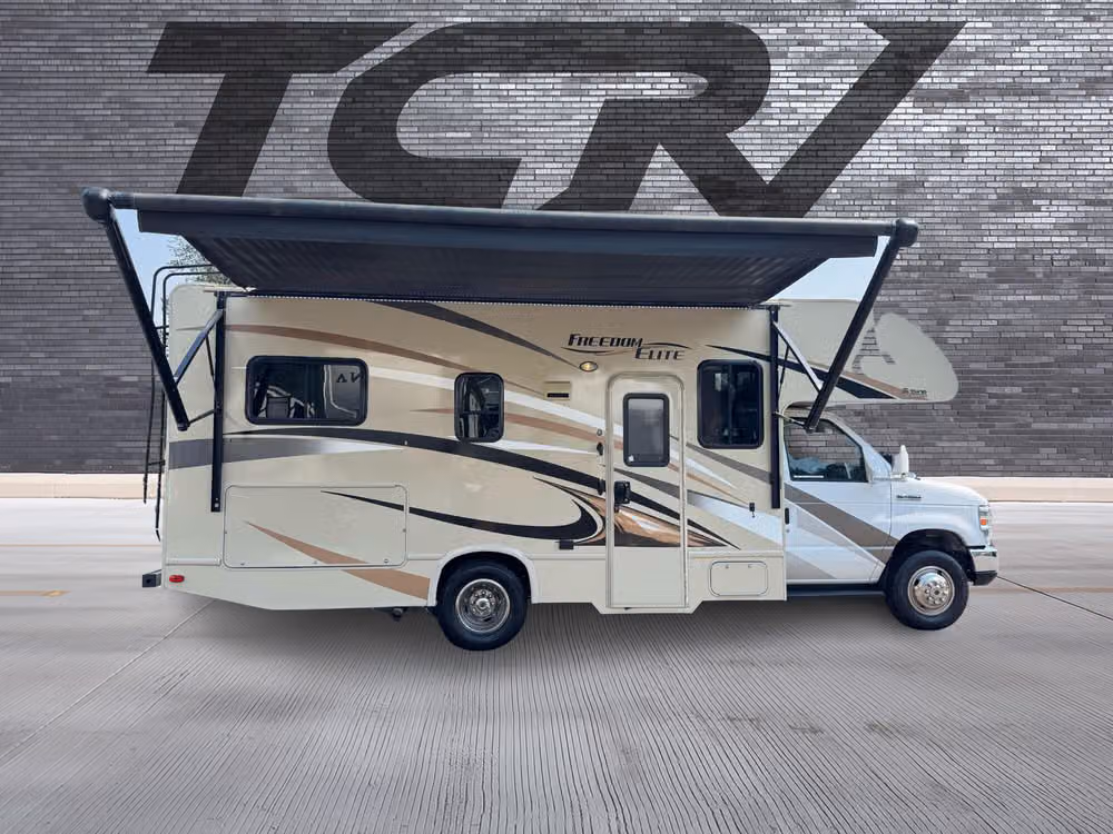 2016 Thor Freedom Elite 24FT Motorhome Image 3