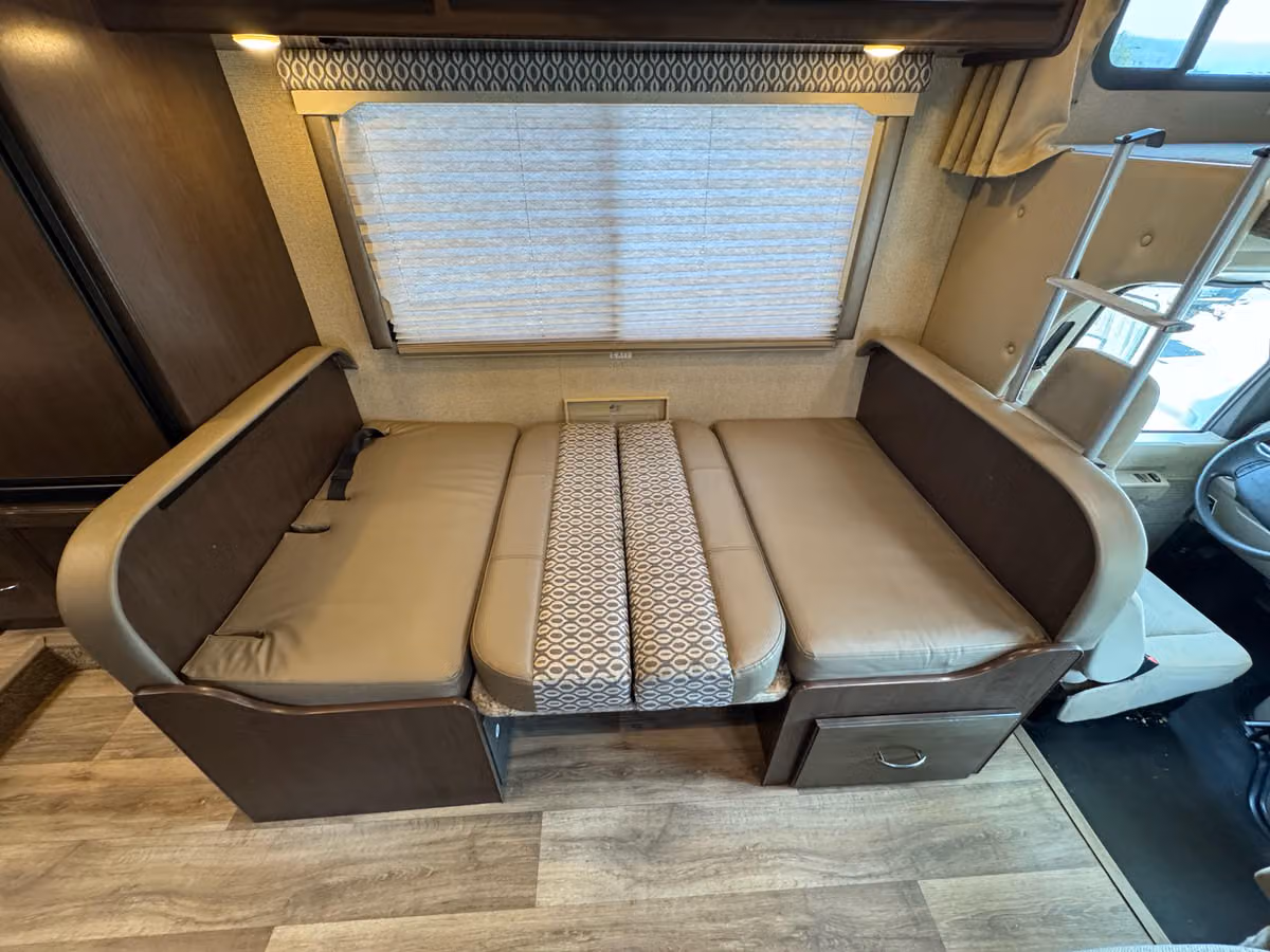 2016 Thor Freedom Elite 24FT Motorhome Image 22