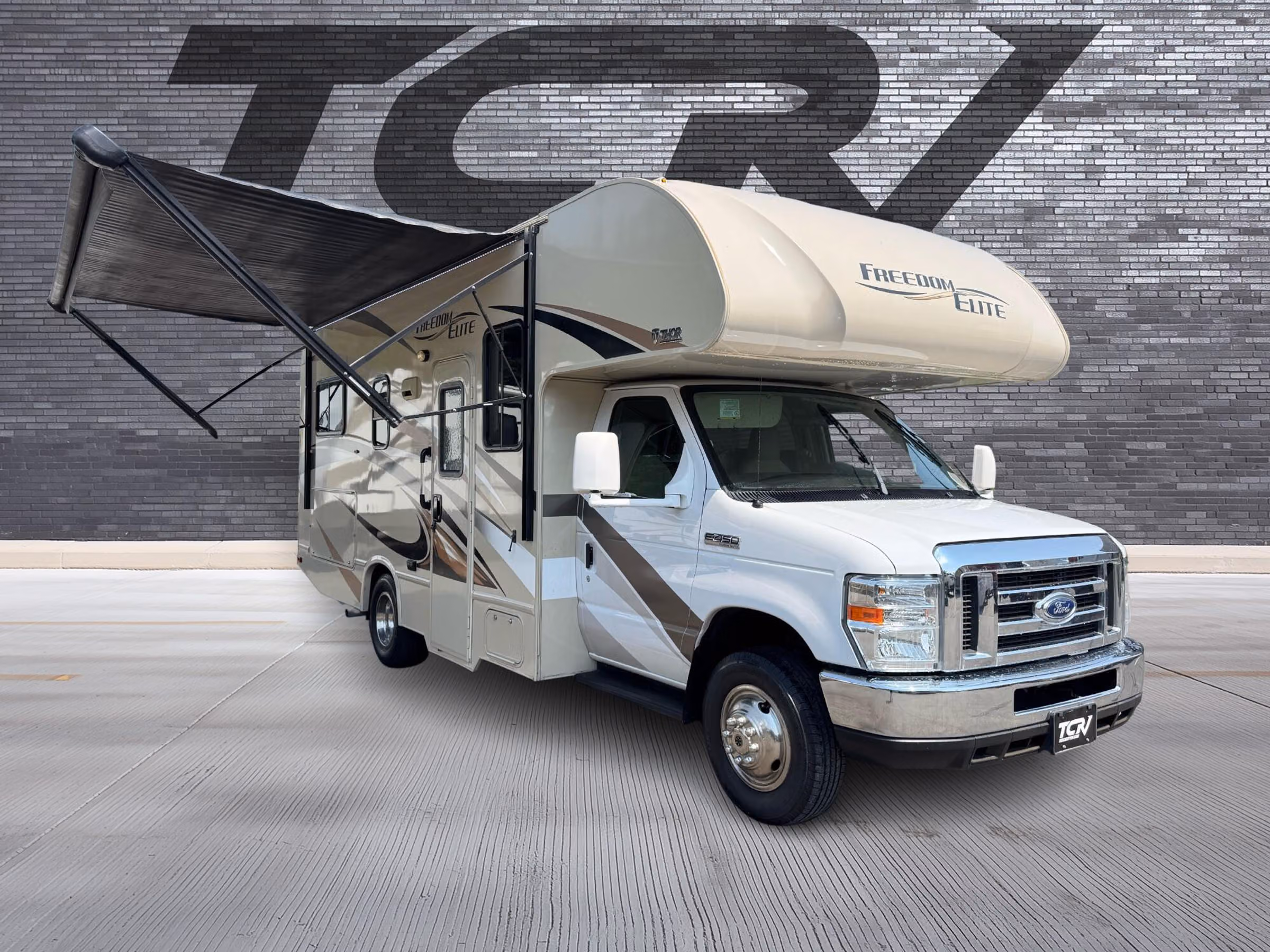 2016 Thor Freedom Elite 24FT Motorhome Image 1