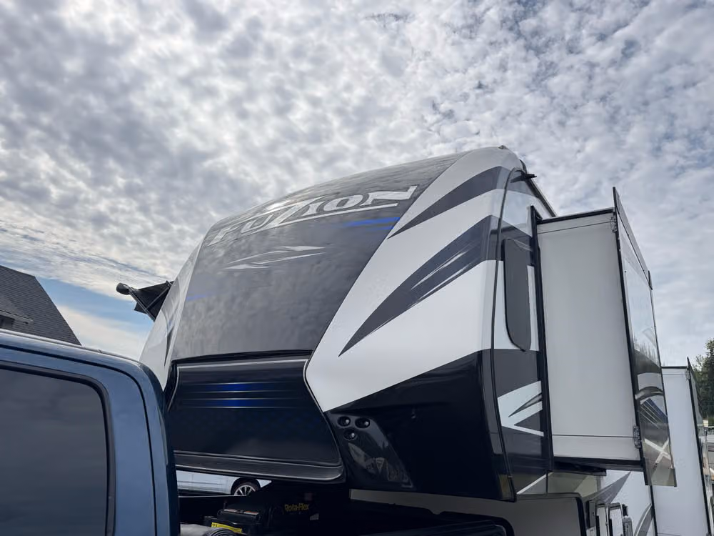 2020 Keystone Fuzion Image 6