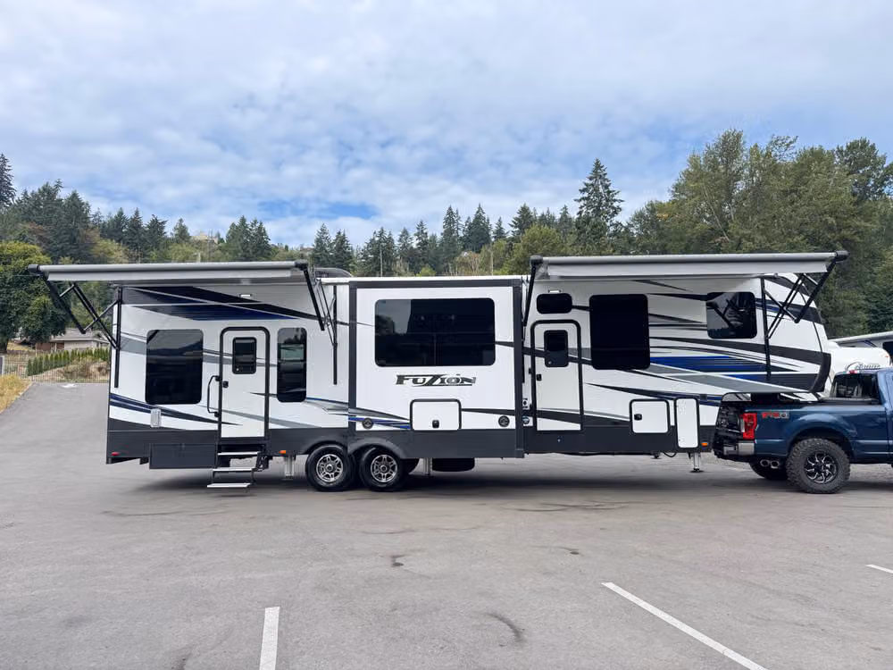 2020 Keystone Fuzion Image 3