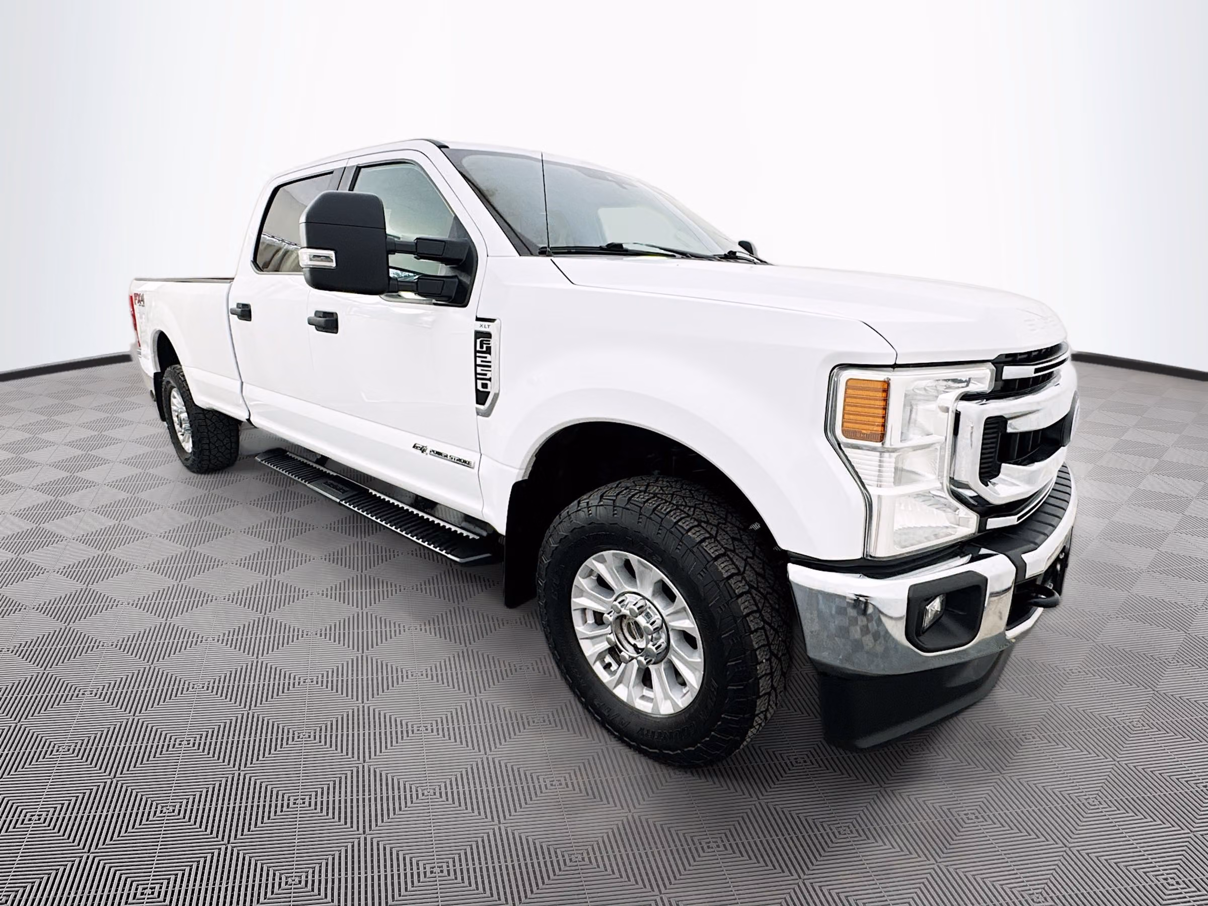 2020 Ford F-250 Super Duty XLT Crew Cab Image 1